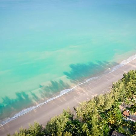 Outrigger Khao Lak Beach Resort - Sha Extra Plus Exterior foto Aerial view of the beach