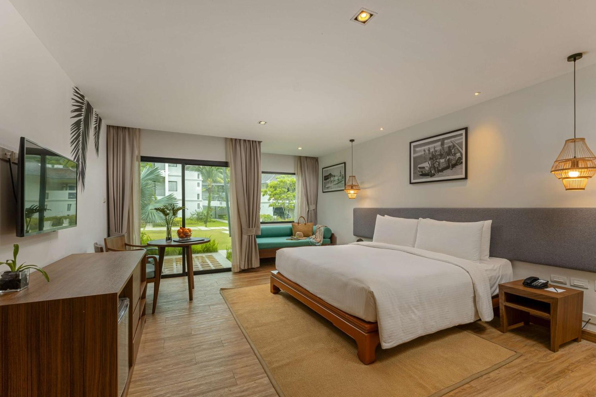 Outrigger Khao Lak Beach Resort - Sha Extra Plus Exterior foto Deluxe Pool Access